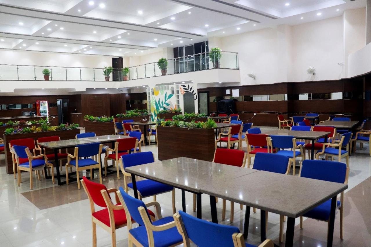 The Richi Rich Hotel And Resort Indore Exterior foto