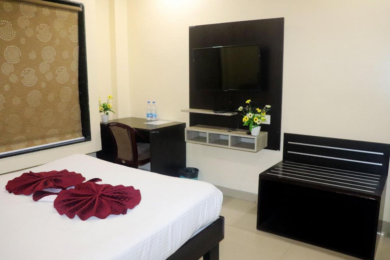 The Richi Rich Hotel And Resort Indore Exterior foto