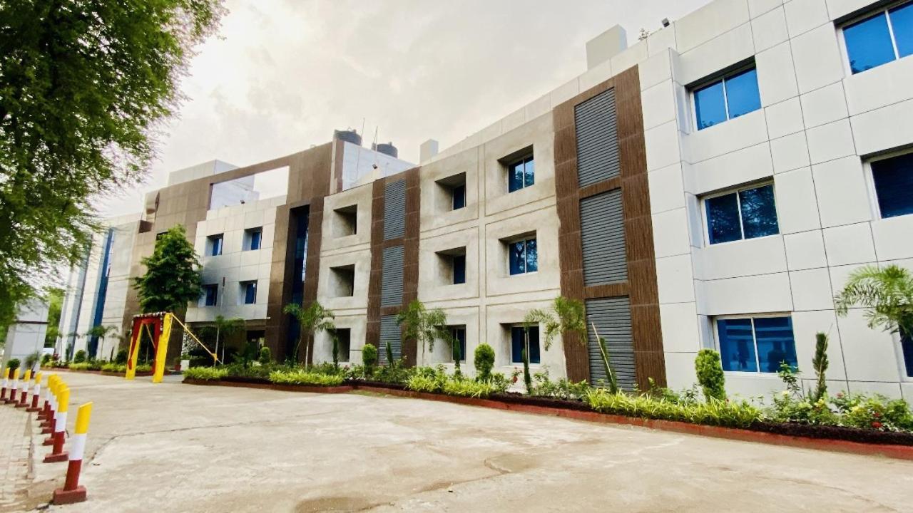 The Richi Rich Hotel And Resort Indore Exterior foto
